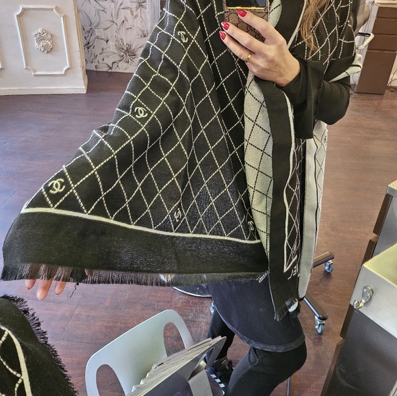 Scarf - Picture 8 of 8